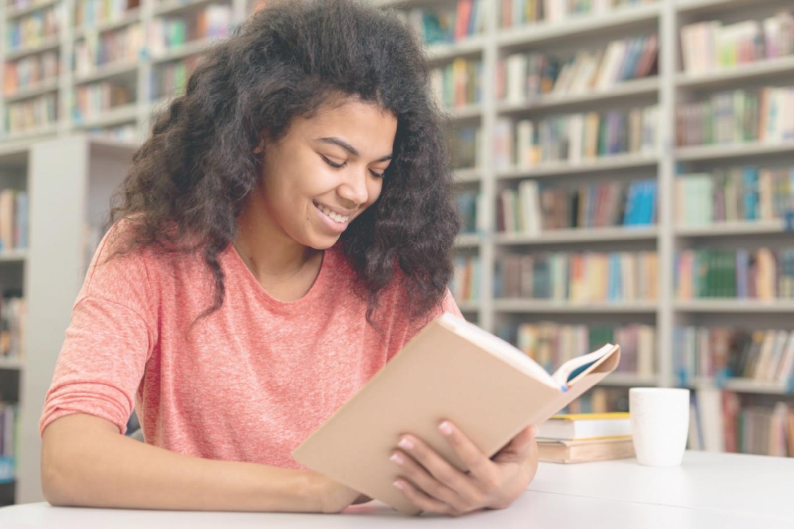 Equipo de quorinestva trabajando en estrategias de adaptación empresarial